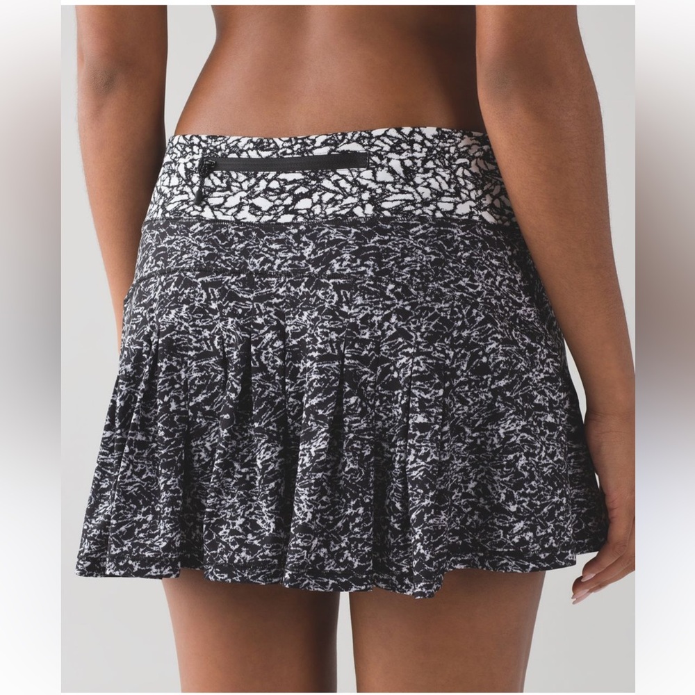Lululemon Circuit Breaker Skirt (Regular) (13")
Iced Wave White Black